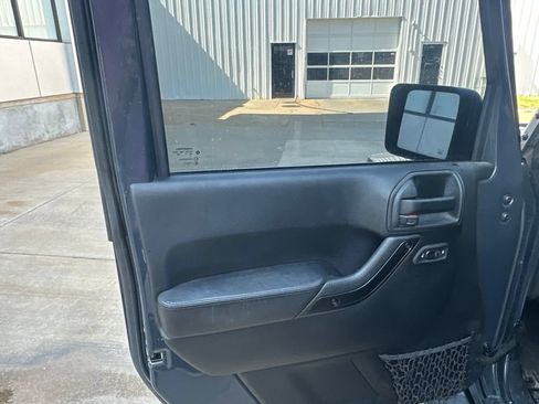 Used 2017 Jeep Wrangler Unlimited Sahara AWD/4WD image 6