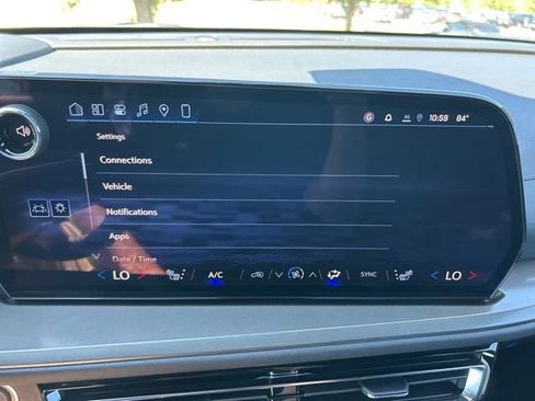 New 2026 Chevrolet Traverse LT w/ Midnight/Sport Edition image 9