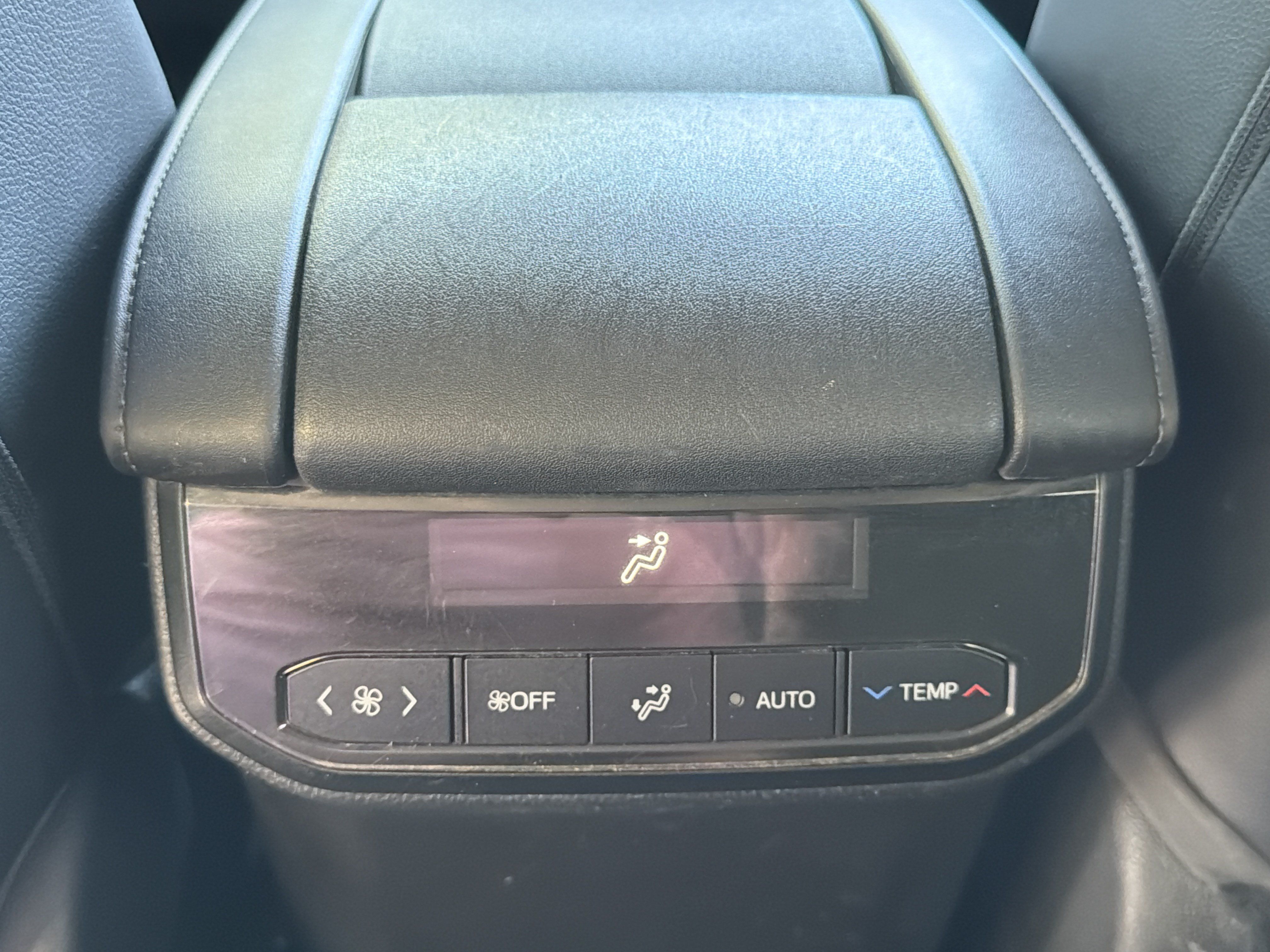 Used 2020 Toyota Highlander XLE FWD image 23