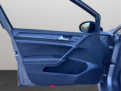 Used 2017 Volkswagen Golf R 4-Door image 23