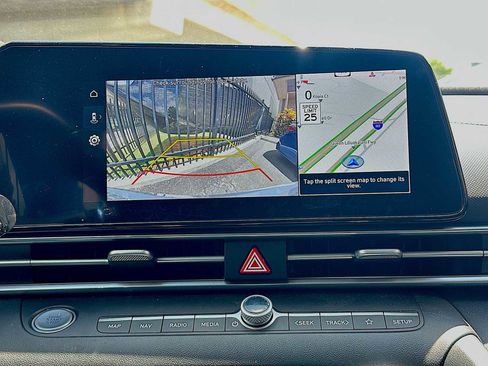 Used 2025 Hyundai Elantra Limited FWD image 14