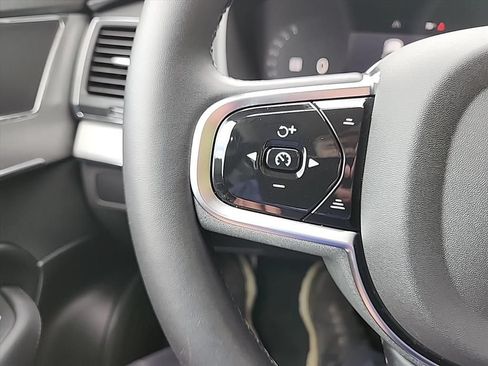 Certified 2025 Volvo XC90 B5 Core w/ Climate Package AWD/4WD image 13