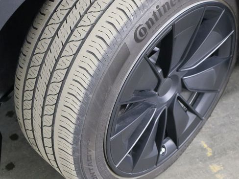 Used 2023 Tesla Model Y Long Range image 39