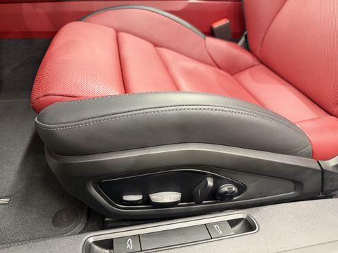 Certified 2025 Porsche 911 Targa 4 GTS AWD/4WD image 32