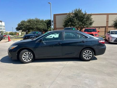 Used 2017 Toyota Camry LE FWD image 6