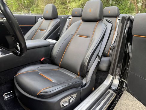 Used 2018 Rolls-Royce Dawn RWD image 35