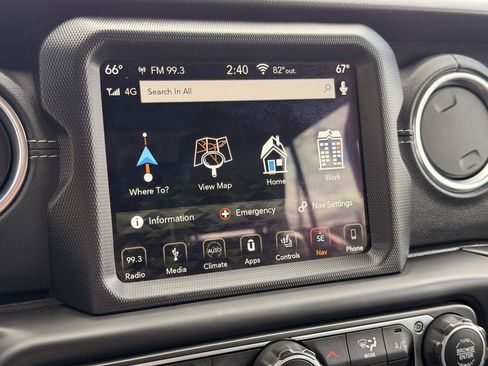 Used 2019 Jeep Wrangler Unlimited Sahara w/ Uconnect 4C Nav & Sound Group AWD/4WD image 27
