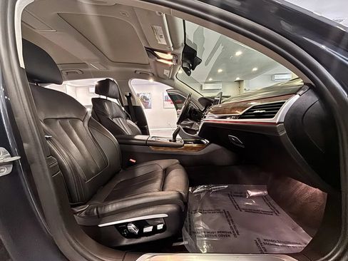 Used 2017 BMW 740e xDrive AWD/4WD image 21