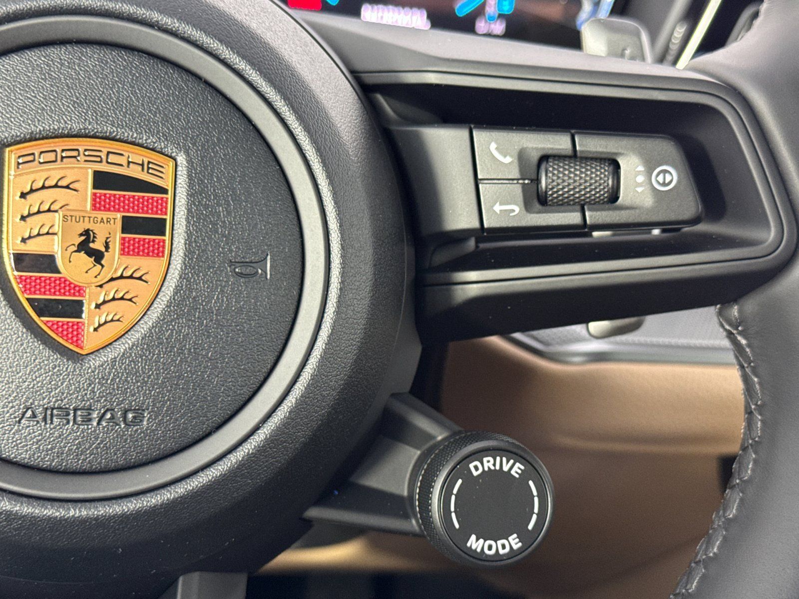 Certified 2026 Porsche Cayenne AWD/4WD image 30