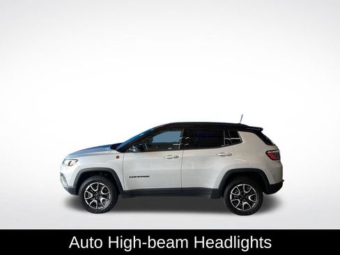 Used 2025 Jeep Compass Trailhawk AWD/4WD image 18