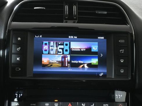 Used 2018 Jaguar XE Premium image 22