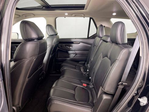 Used 2025 Honda Pilot Touring image 11