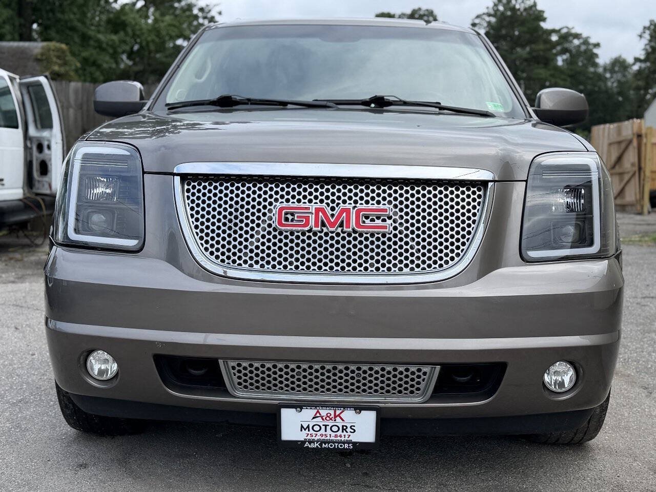Used 2012 GMC Yukon XL Denali AWD/4WD image 3