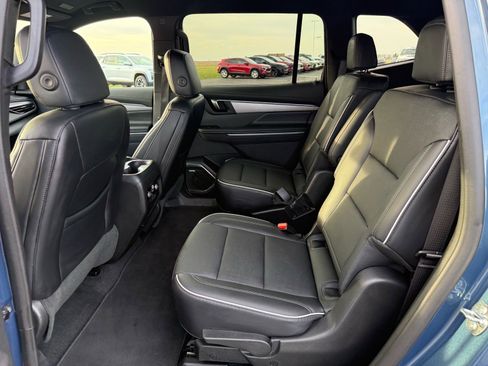 Used 2025 Buick Enclave Preferred image 11