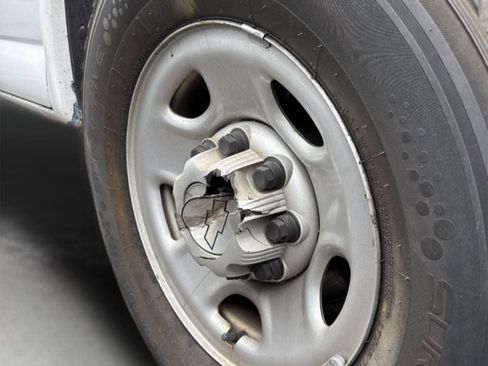 Used 2018 Chevrolet Express 2500 image 8