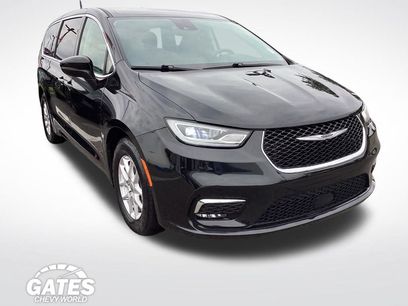 Used 2023 Chrysler Pacifica Touring-L