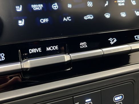 Used 2025 Hyundai Santa Fe Calligraphy AWD/4WD image 34