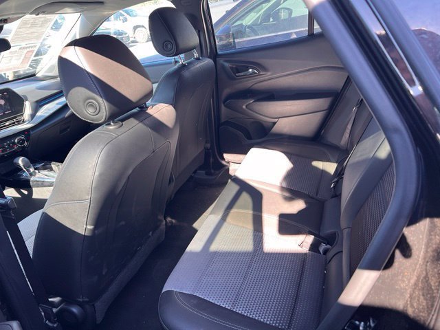 Used 2025 Chevrolet Trax LT w/ LT Convenience Package FWD image 10