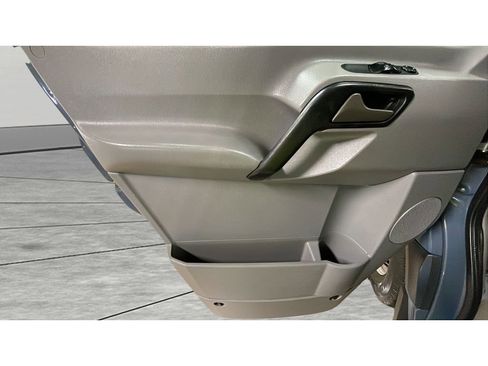 Used 2018 Mercedes-Benz Sprinter 2500 image 10