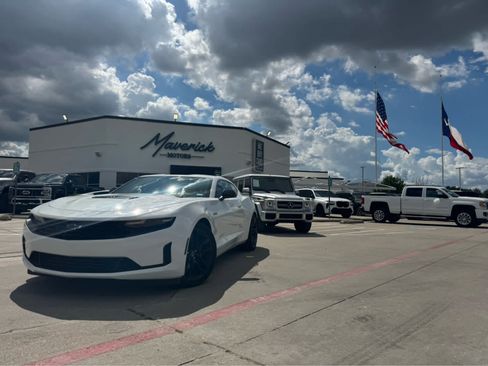 Used 2023 Chevrolet Camaro LT RWD image 1
