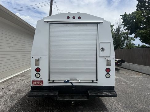 Used 2023 Ford E-350 and Econoline 350 Super Duty w/ Power Windows & Locks Group RWD image 4