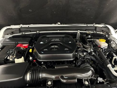 Used 2021 Jeep Wrangler Unlimited Sahara AWD/4WD image 11
