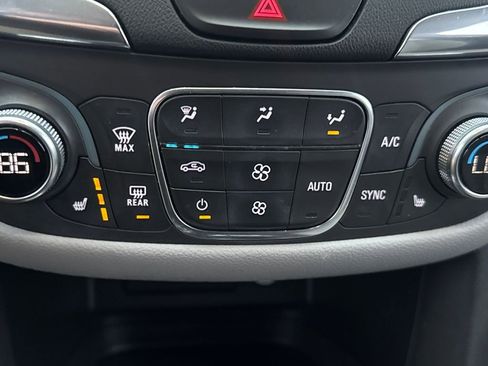 Used 2019 Chevrolet Equinox LT image 19