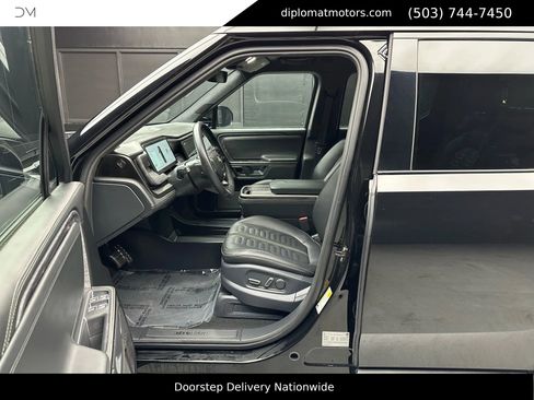 Used 2022 Rivian R1T Adventure image 17