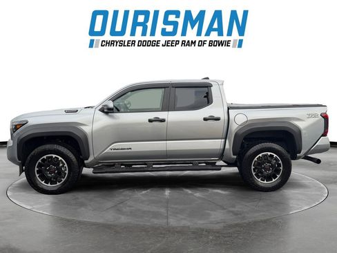 Used 2025 Toyota Tacoma TRD Off-Road image 3