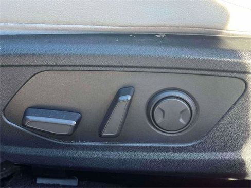 Used 2023 Hyundai Elantra Limited image 15
