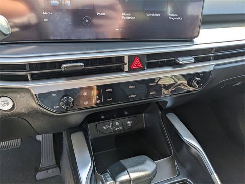 Certified 2025 Kia Sorento LX image 25