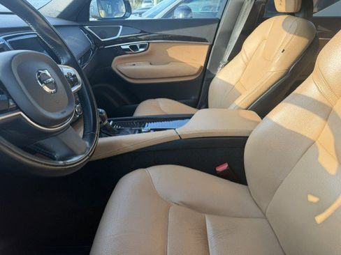 Used 2019 Volvo XC90 T6 Momentum w/ Protection Package AWD/4WD image 6