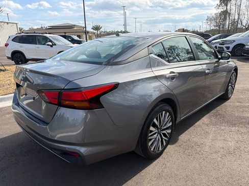 Used 2025 Nissan Altima 2.5 SV image 11