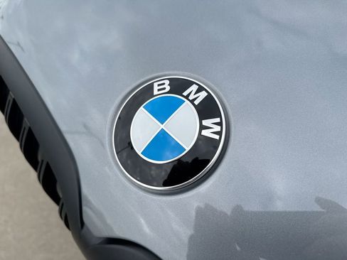 Used 2025 BMW X7 M60i image 32