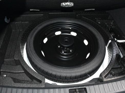 Certified 2025 Volkswagen Taos SE w/ Panoramic Sunroof Package image 27