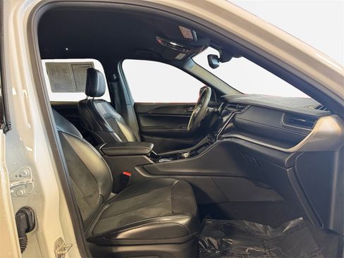 Used 2023 Jeep Grand Cherokee L Laredo image 26