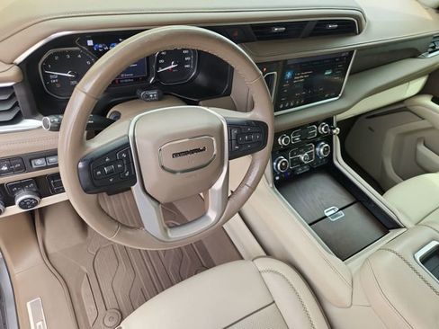 Used 2021 GMC Yukon Denali w/ Denali Premium Package image 10