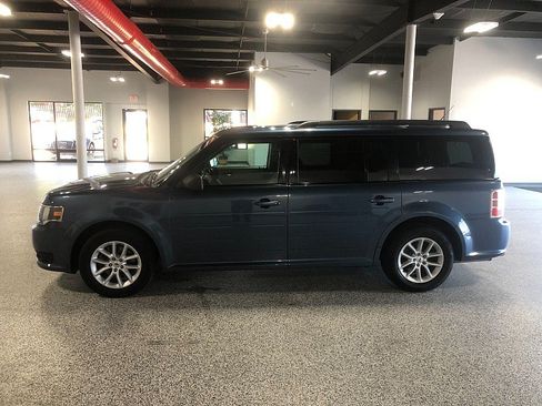 Used 2018 Ford Flex SE FWD image 2