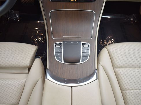 Used 2021 Mercedes-Benz GLC 300 GLC 300 w/ Premium Package image 17