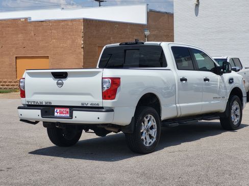 Used 2024 Nissan Titan SV w/ SV Convenience Package image 6