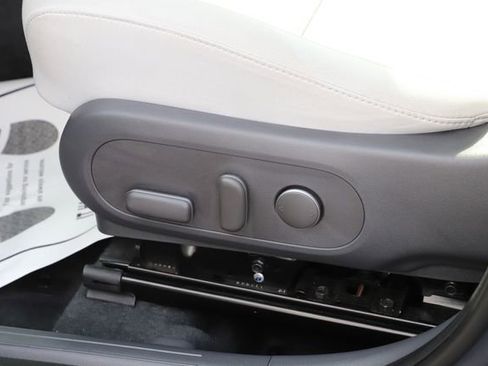 Used 2025 Hyundai Kona SEL image 15