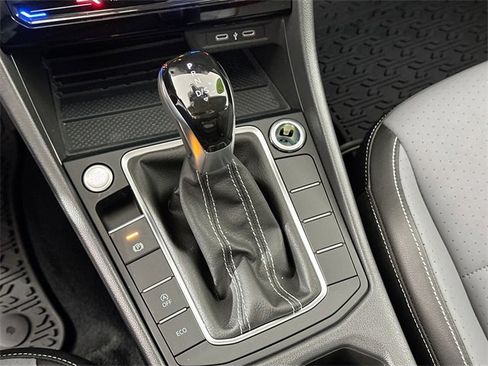 Used 2025 Volkswagen Jetta SE w/ Black Wheel Package image 15