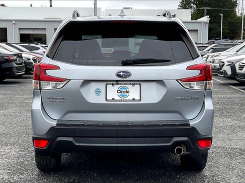 Certified 2022 Subaru Forester Limited image 4