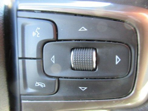 Used 2022 Chevrolet Silverado 1500 High Country w/ Technology Package image 22