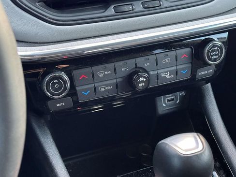 Used 2024 Jeep Compass Limited image 26