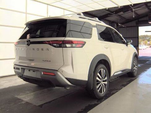 Used 2023 Nissan Pathfinder Platinum FWD image 4