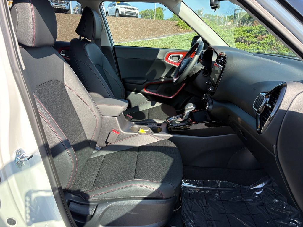 Used 2025 Kia Soul GT-Line w/ GT-Line Technology Package FWD image 19