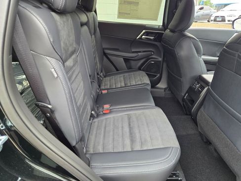 New 2025 Mitsubishi Outlander SE image 7