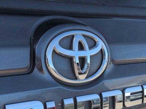 Used 2017 Toyota 4Runner SR5 Premium image 12