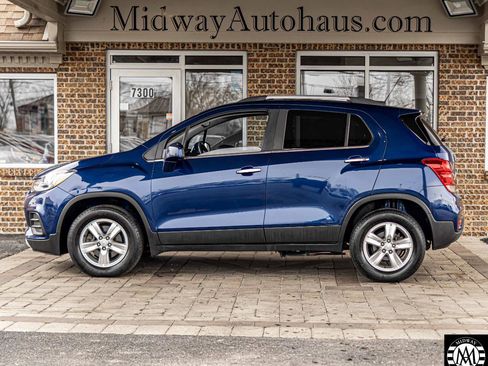 Used 2017 Chevrolet Trax LT w/ Sun & Sound Package image 4